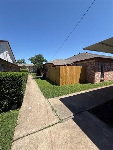 708 E Pecan Street - Photo 2