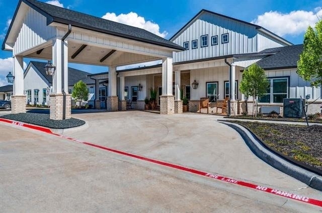 820 W Mcleroy Boulevard - Photo 1