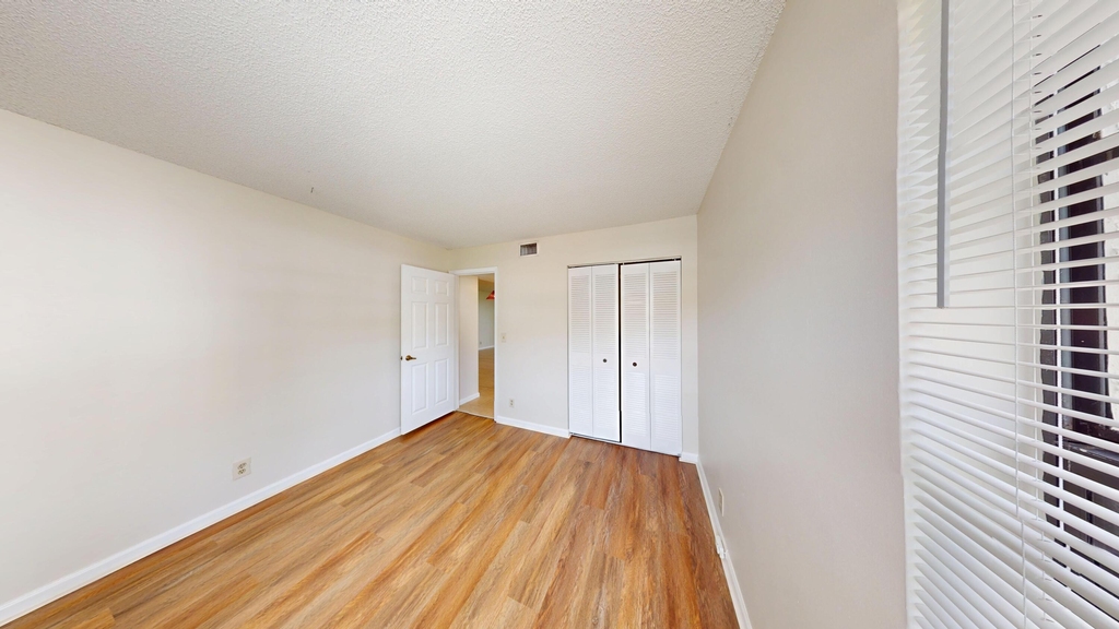 321 Olivewood Terrace - Photo 8