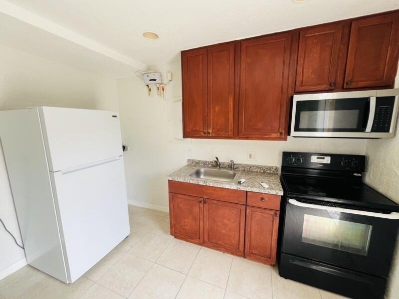 901 8th Street - Photo 2