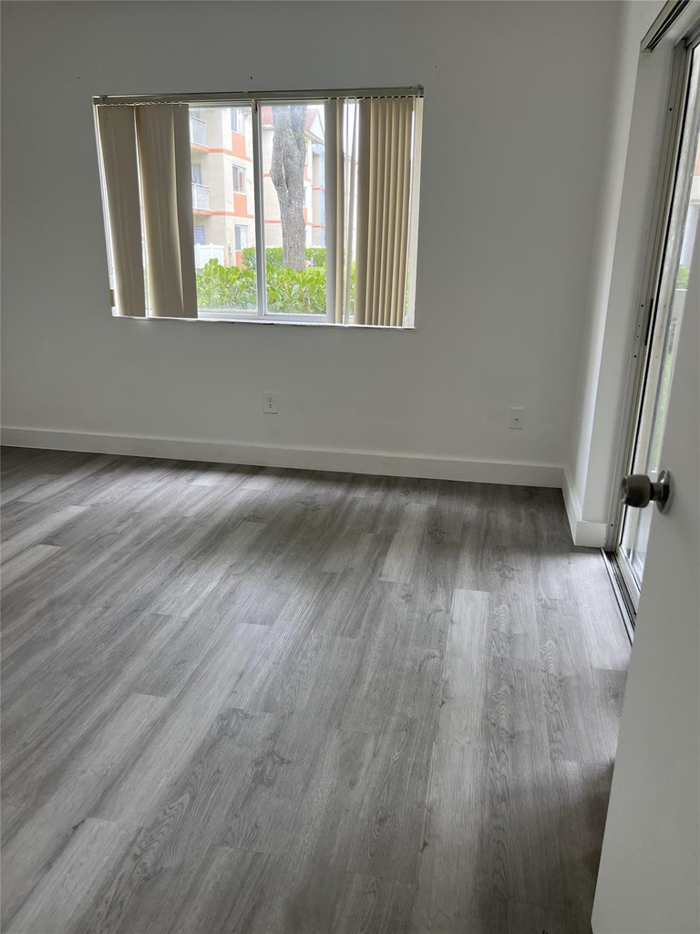 18860 Nw 57th Avenue - Photo 9