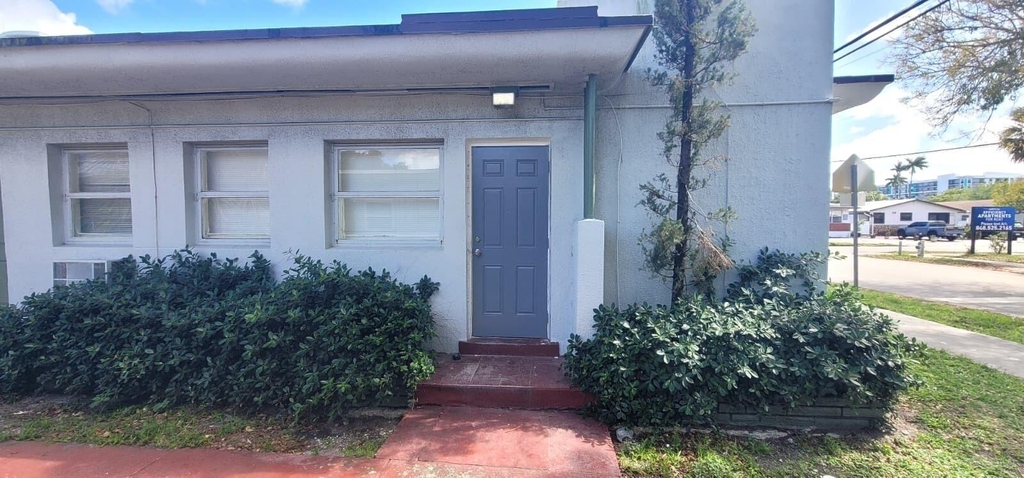 403 N 19th Avenue - Photo 2