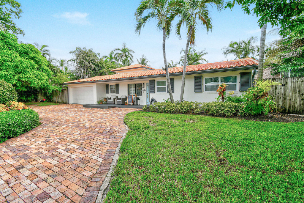 8110 W Lake Drive - Photo 4