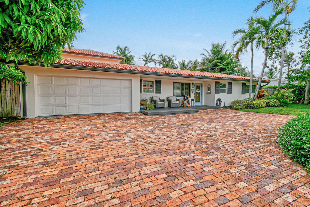 8110 W Lake Drive - Photo 3