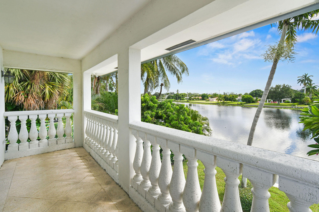 8110 W Lake Drive - Photo 39