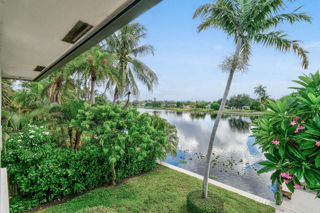 8110 W Lake Drive - Photo 40