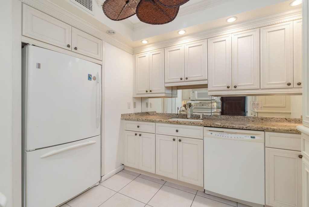 170 N Ocean Boulevard - Photo 9