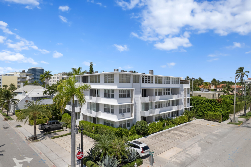 401 Peruvian Avenue - Photo 0
