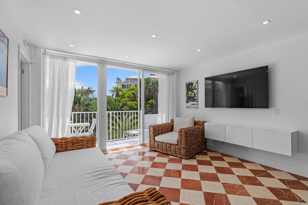 401 Peruvian Avenue - Photo 6