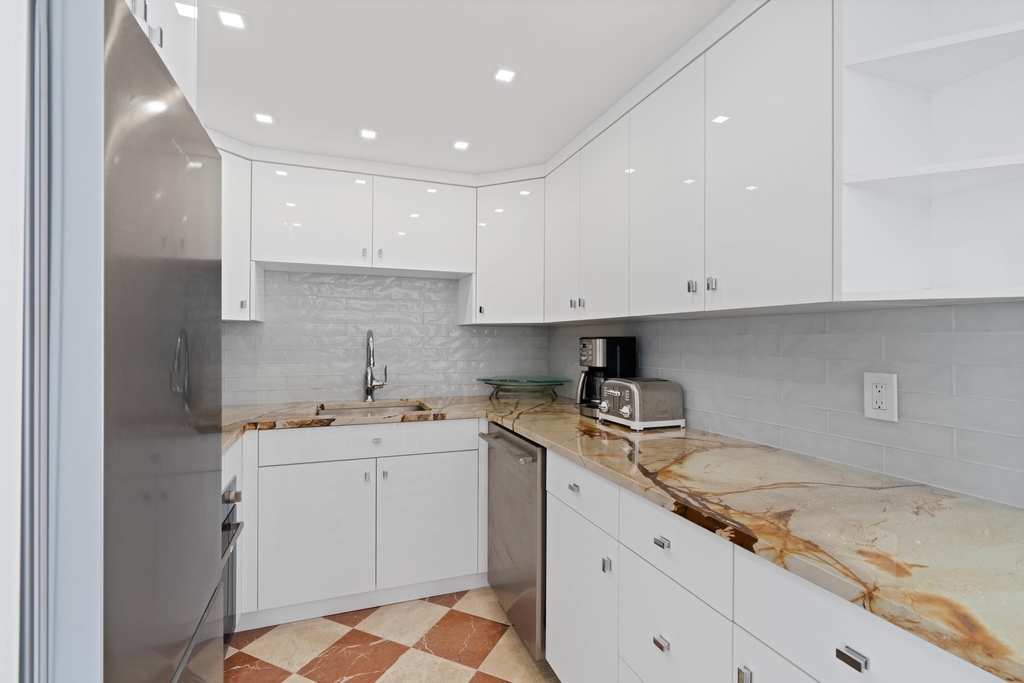 401 Peruvian Avenue - Photo 3