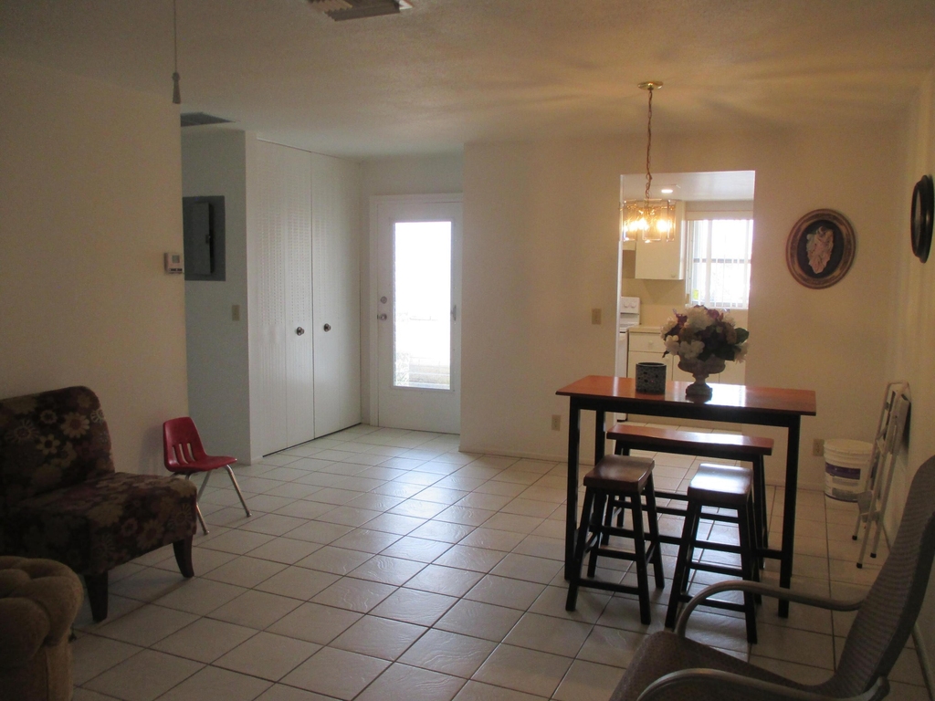 2951 Ashley Drive W - Photo 4
