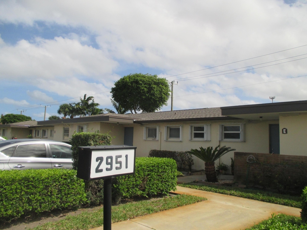 2951 Ashley Drive W - Photo 10