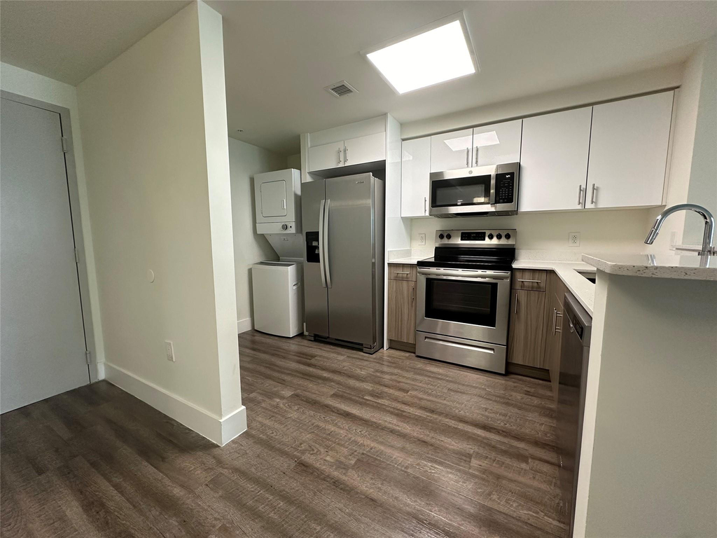 110 Sw 12th Street - Photo 0