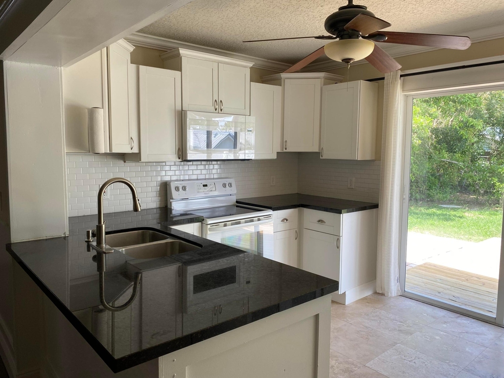 1057 Sw Spruce Street - Photo 5
