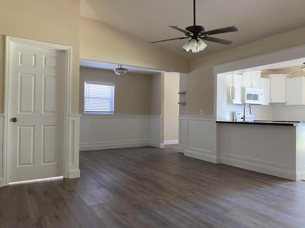 1057 Sw Spruce Street - Photo 2