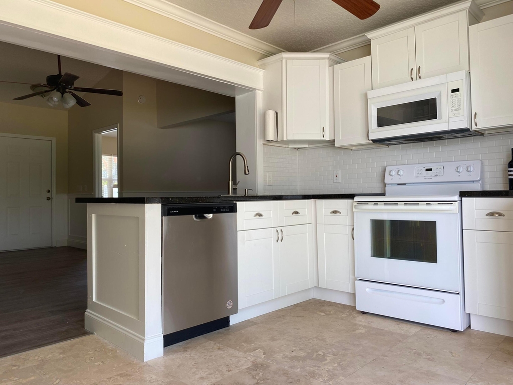 1057 Sw Spruce Street - Photo 6