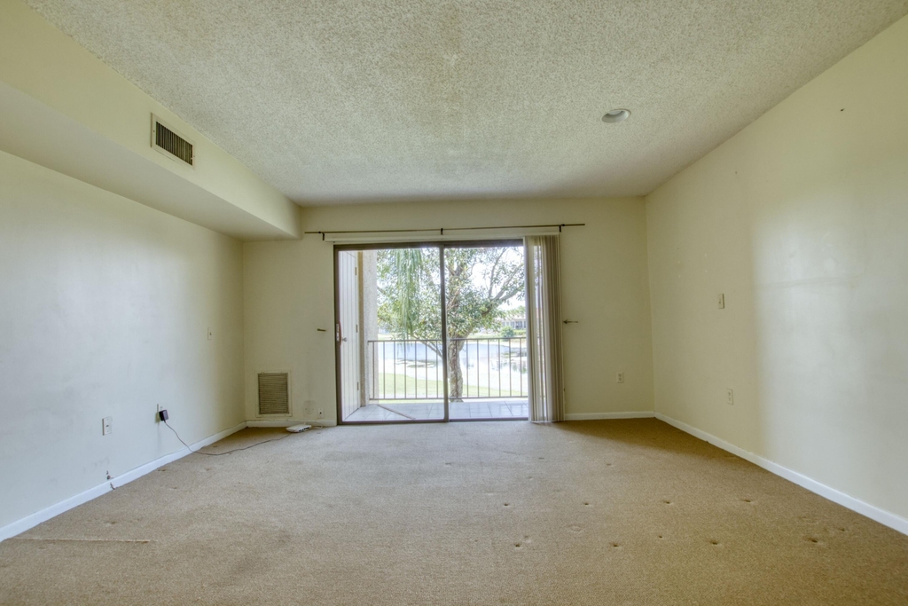 4657 Fountains Drive S - Photo 9