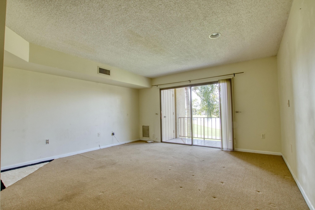 4657 Fountains Drive S - Photo 8