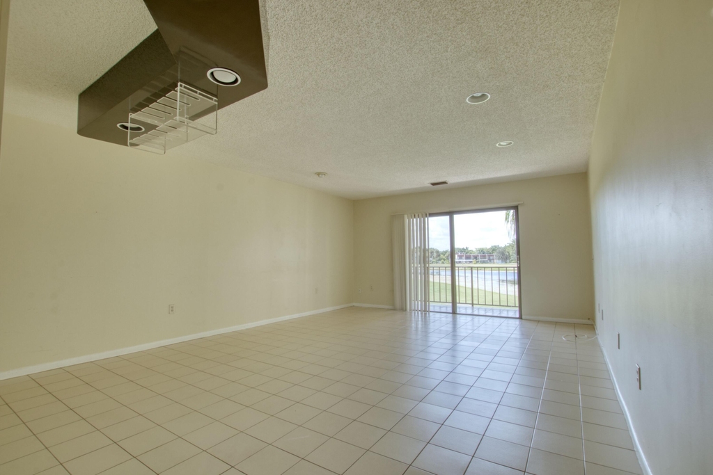 4657 Fountains Drive S - Photo 4