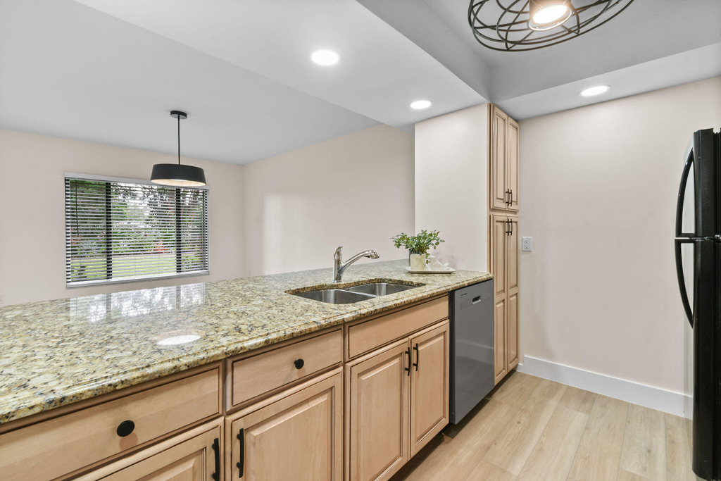 2233 Nw 22nd Avenue - Photo 16