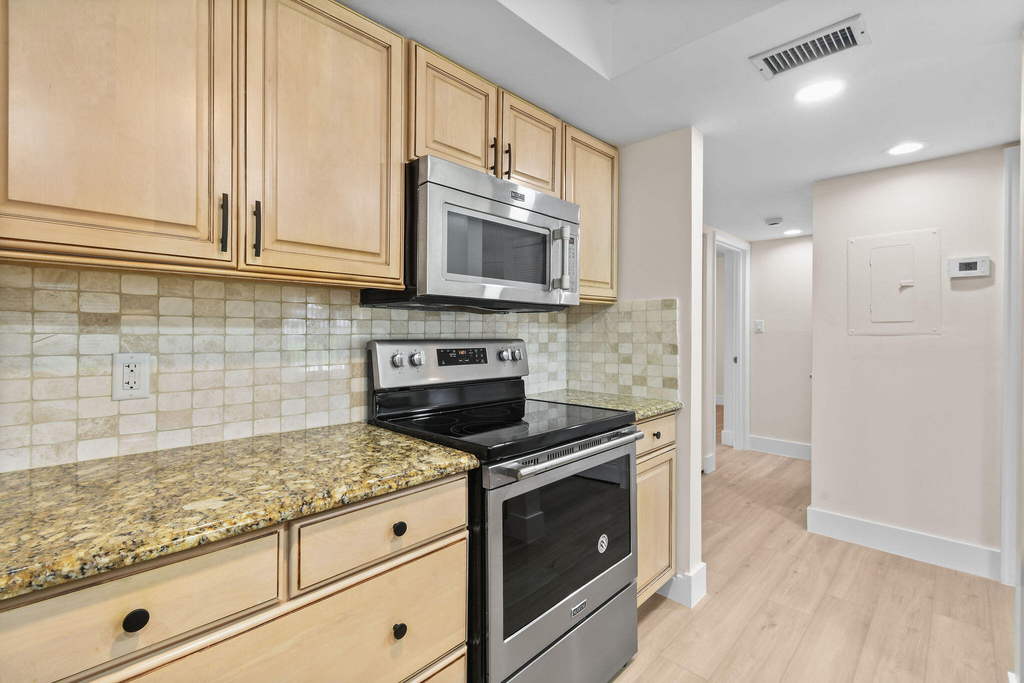 2233 Nw 22nd Avenue - Photo 19
