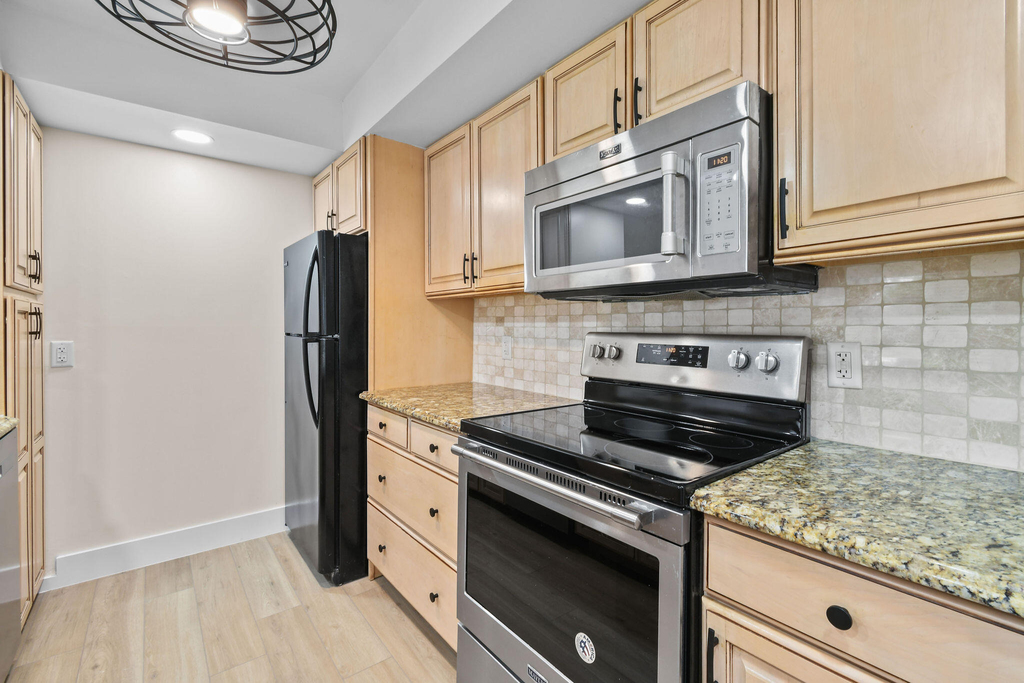 2233 Nw 22nd Avenue - Photo 17