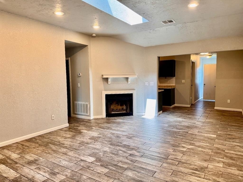 11402 N Lincoln Boulevard - Photo 3