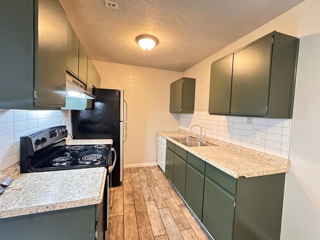 11402 N Lincoln Boulevard - Photo 1