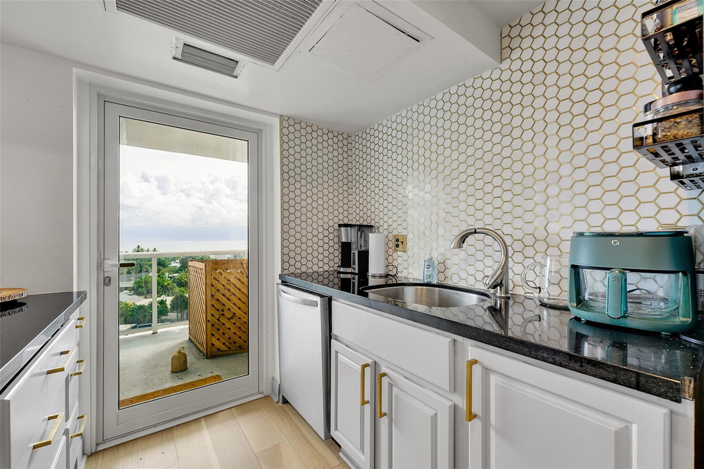 2841 N Ocean Boulevard - Photo 10