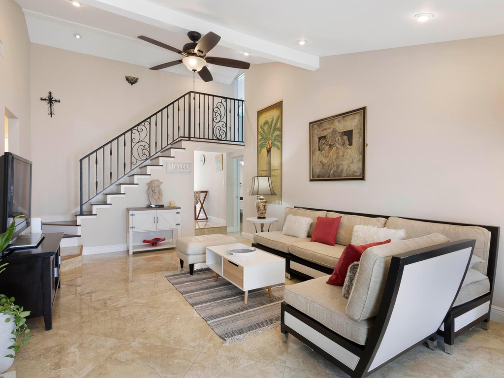 832 Green Street - Photo 1