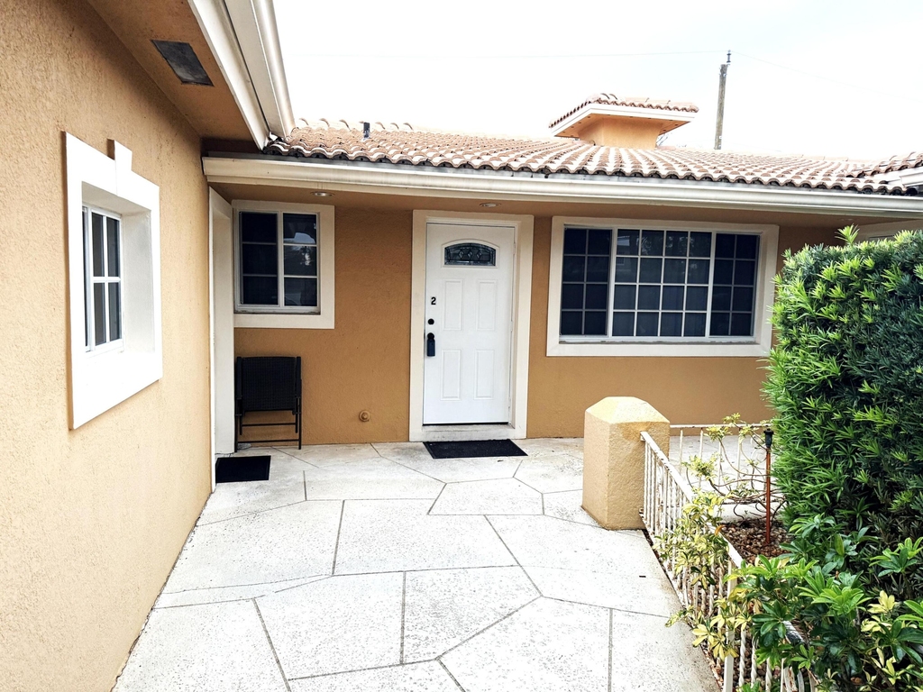 551 Se 15th Street - Photo 1