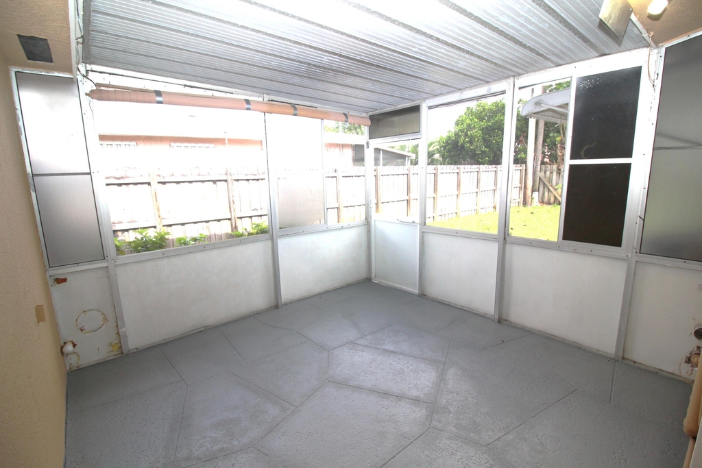 551 Se 15th Street - Photo 2