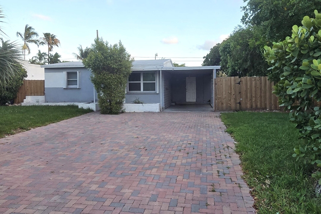 1512 Ne 28th Street - Photo 0