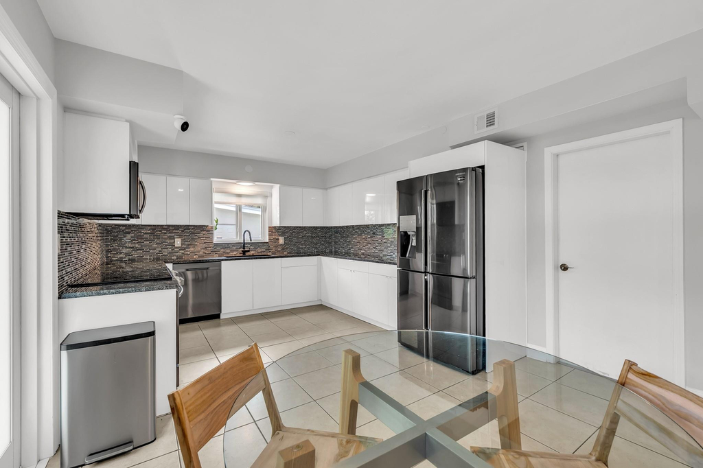 2812 Ne 27th Street - Photo 11