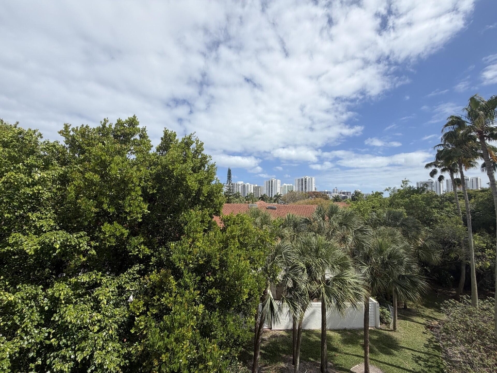 21085 Ne 34th Avenue - Photo 2