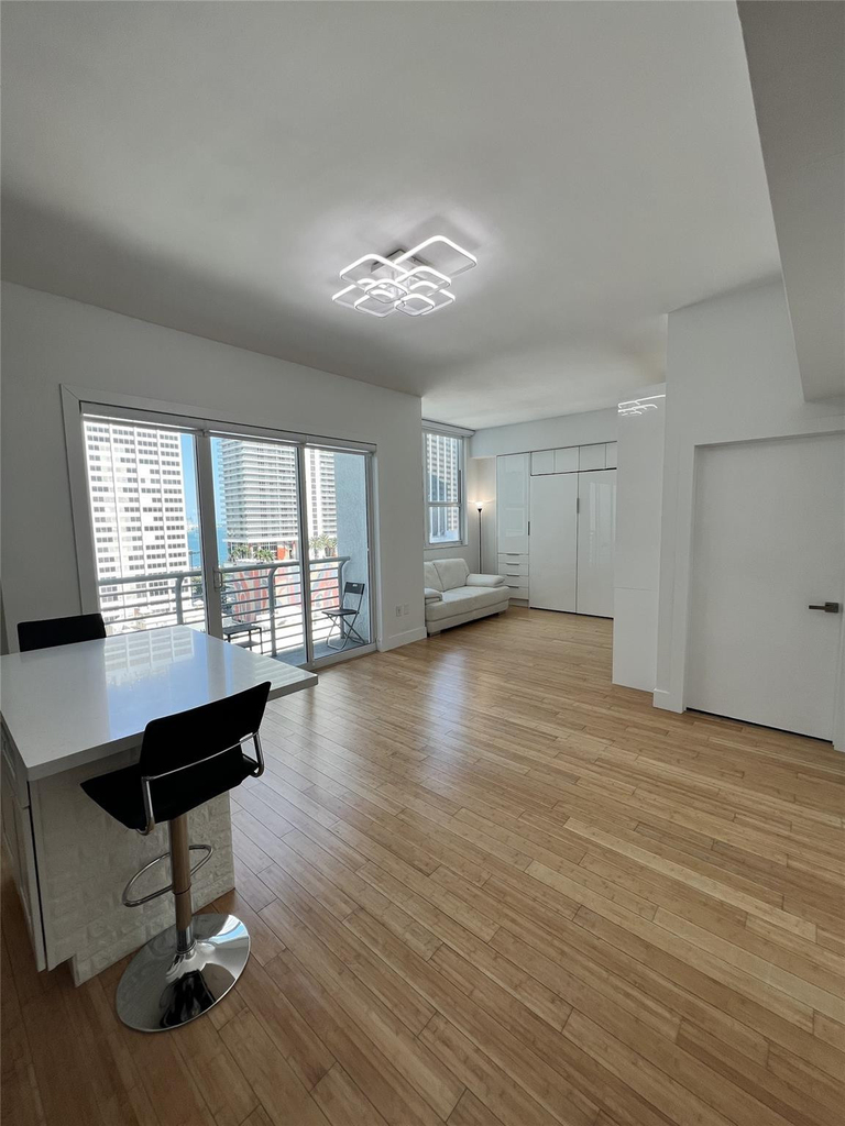 133 Ne 2nd Avenue - Photo 5