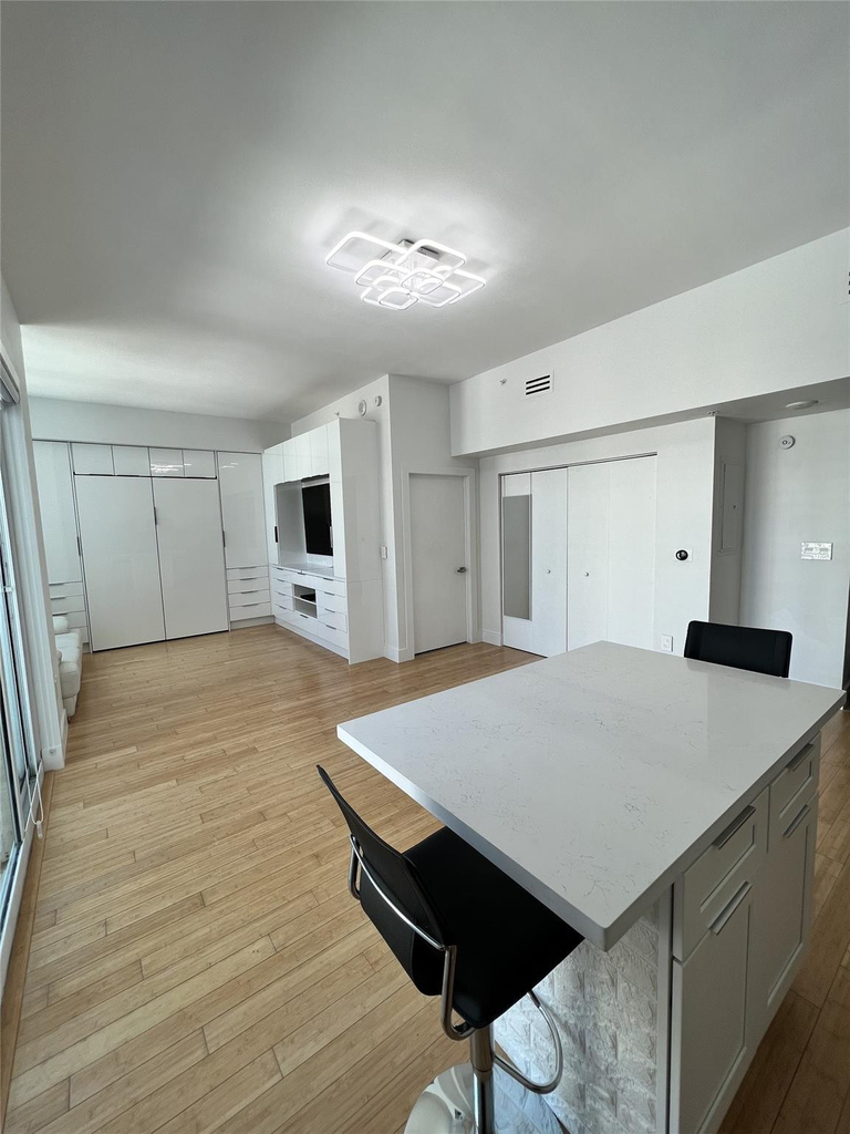 133 Ne 2nd Avenue - Photo 4