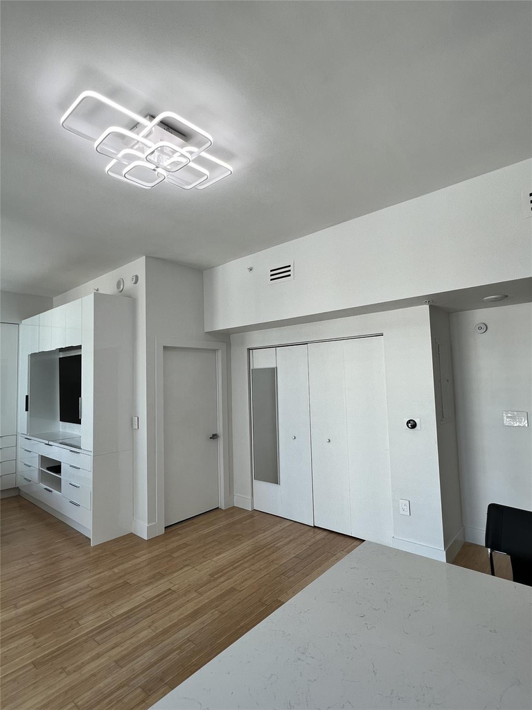 133 Ne 2nd Avenue - Photo 18