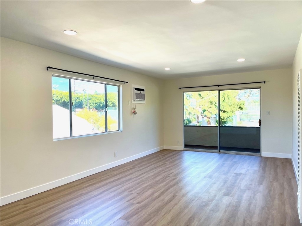 2728 Crestmoore - Photo 1