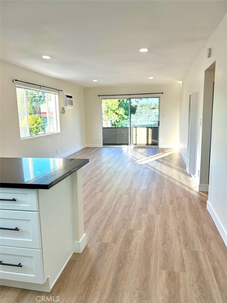 2728 Crestmoore - Photo 4
