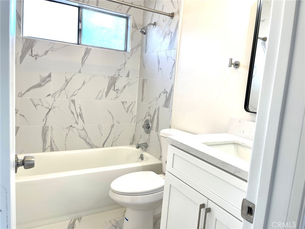 2728 Crestmoore - Photo 8