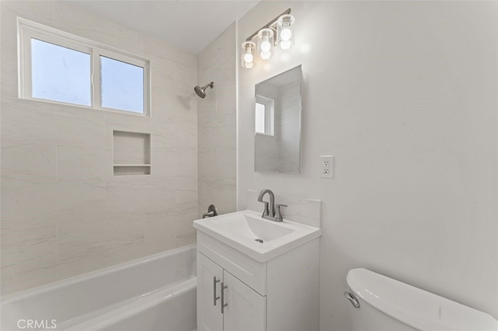 14722 Strathern - Photo 23