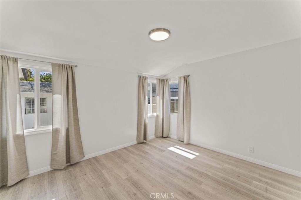 14722 Strathern - Photo 13