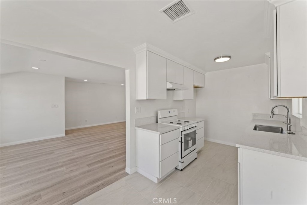 14722 Strathern - Photo 21