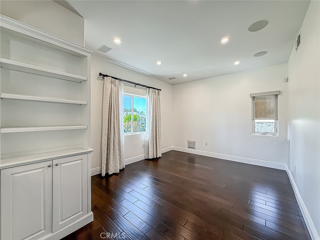 5960 Balcom - Photo 9