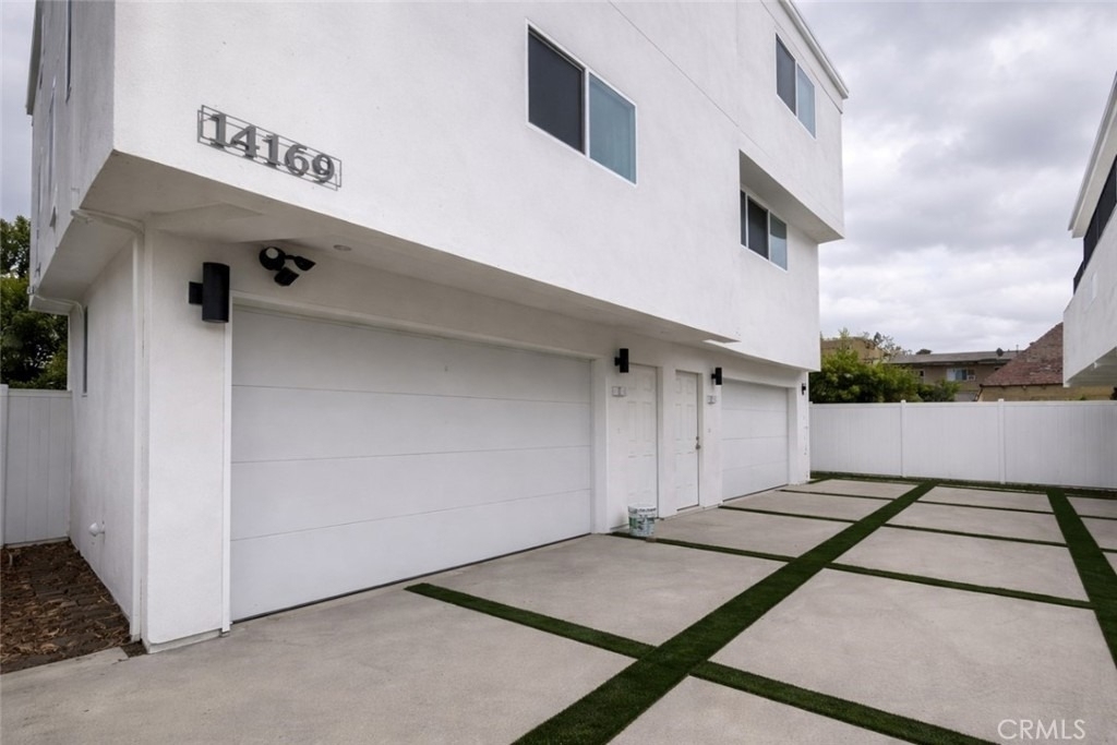 14169 Calvert - Photo 1