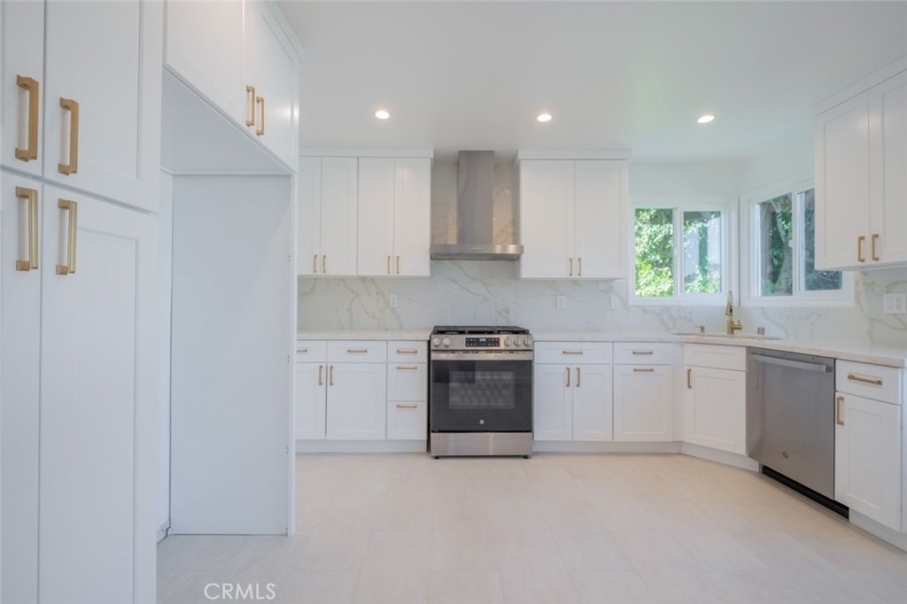 14418 Martha Street - Photo 5