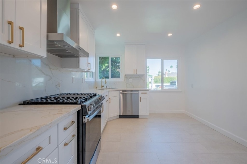 14418 Martha Street - Photo 7