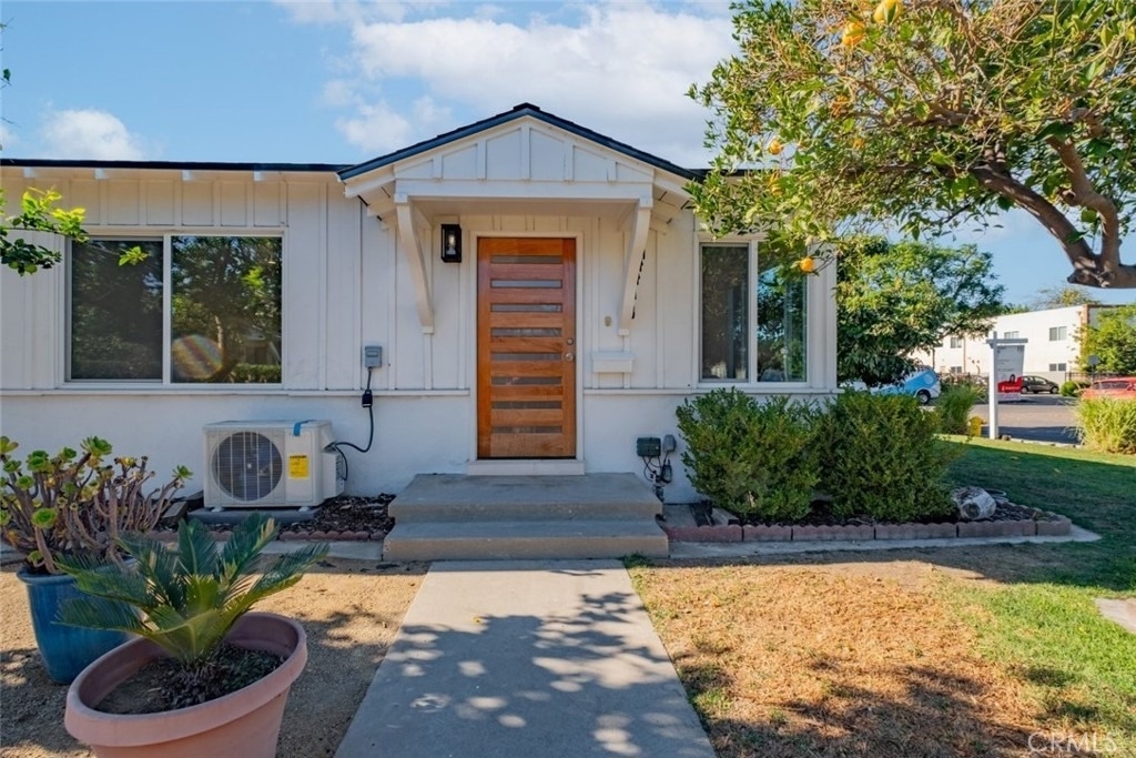 14418 Martha Street - Photo 0