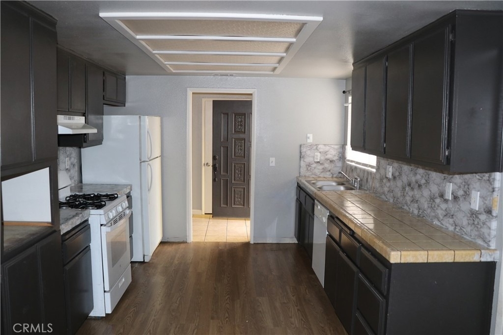 7864 Newhall Avenue - Photo 0